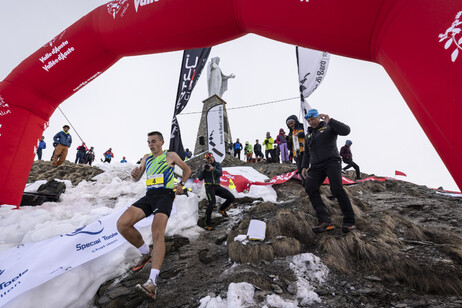 03473700dde8a64670212dbb6aea4bc3