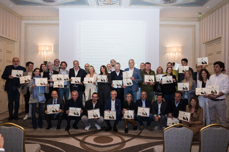 04f02ad213f40f5b6839e7834f7d0fa9