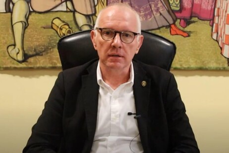 Testolin e il Futuro Autonomista: Scontro di Interessi in Valle d’Aosta