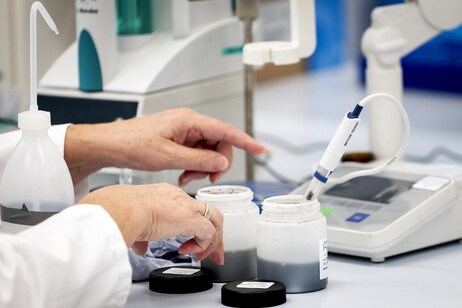 344d6b53e3aca8c93e2d9bd0d64723fb