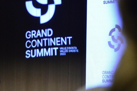 40bee4b042ad933565f3a0528eb73643