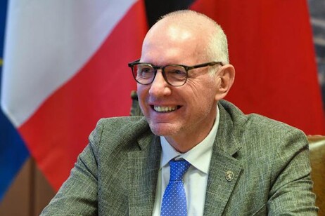 Valle d’Aosta: Testolin valuta la riconferma, analisi in corso.