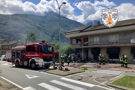 Incendio a Pont-Saint-Martin: danni a un negozio, indagini in corso.