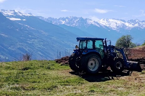 Montagne Italiane: Lavoro Fragile, Divari e Sfide per le Donne
