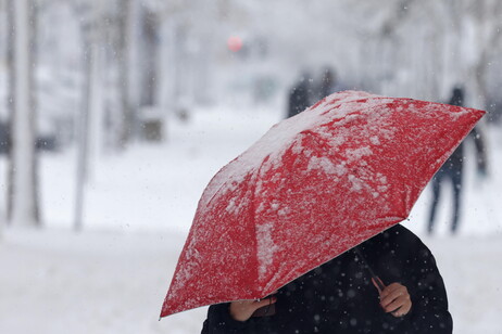 Valle d’Aosta sotto una morsa di freddo: temperature polari e rischio ghiaccio.