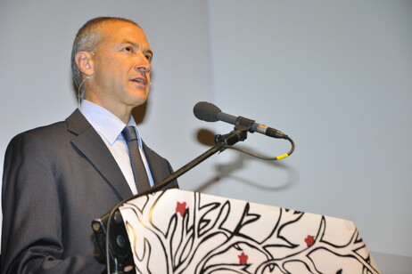 7205c5c7882617034ec85f5dfea244bb