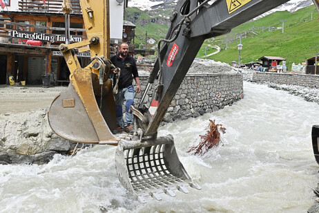 7cab58b0eb0d44c3dd3ae2d158b2e691