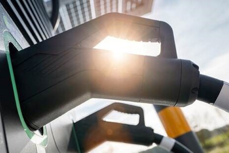 Prima Area di Ricarica Autonoma Ionity: Un Traguardo per la Valle d’Aosta