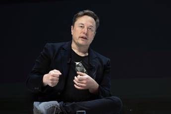 Elon-Musk-fa-causa-ad-Apple-e-OpenAi-per-presunte-violazioni-delle-regole-di-concorrenza