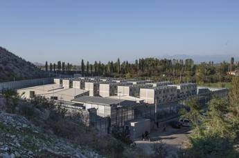 Migranti-in-Albania-visita-Garanti-a-Cpr-Gjader-Solo-27-persone-potrebbero-stare-in-Italia