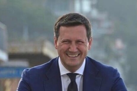 aeb6315e49ee56315e3c96291dd71ae8