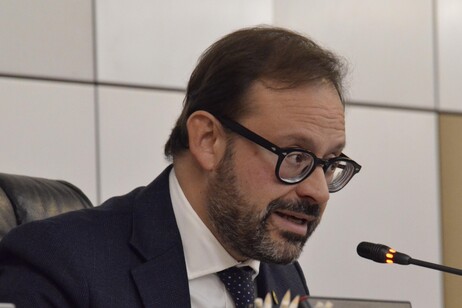 b84b6adc63f3824bf4596b2df50eae39