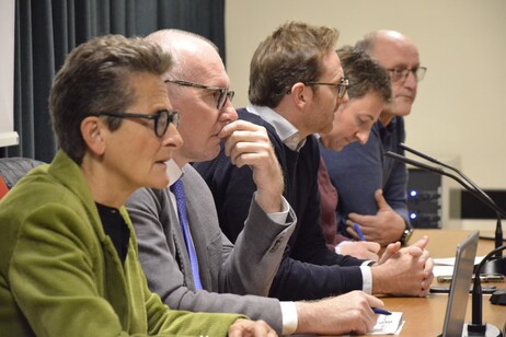 Governo regionale: trattative complesse e tempi incerti.