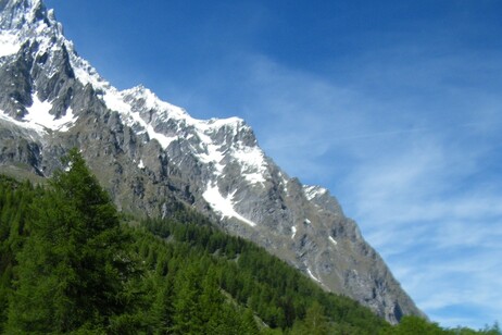 Frane e smottamenti: Val Ferret e Val Veny isolate