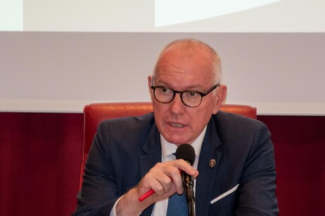 d0b3fa8d144a27074958e5b5338b55bf