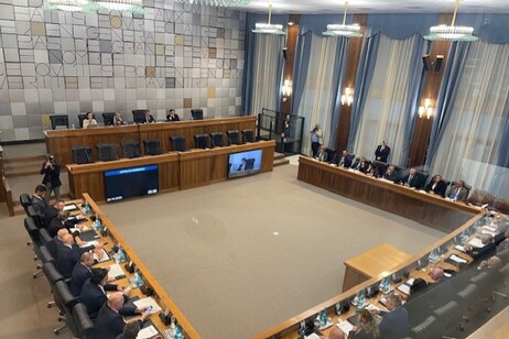 Valle d’Aosta: Inizia la Legislatura tra Tensioni e Negoziati