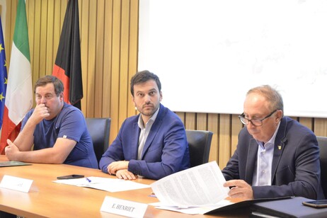 d98bc1a2a92a7dd5a88cd6dfddbb655a