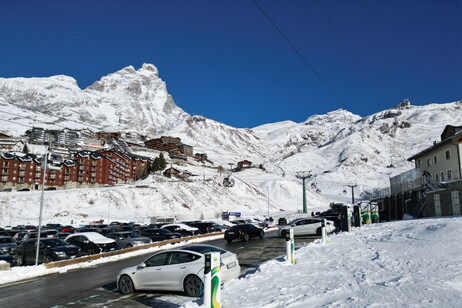 e6c0eb503c1a15189e346e4d4018bf78