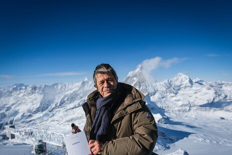 Carrère e il Premio Grand Continent: riflessioni inquietanti sull’AI e il futuro.