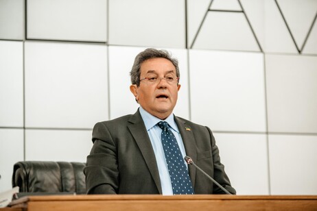 fe9a3919cc1370fed272568013e0a11e