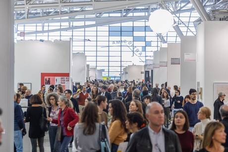 Artissima 2024: Torino, crocevia globale dell’arte contemporanea.