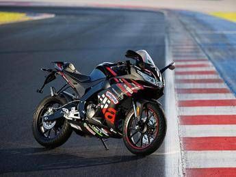 Aprilia RS 125 GP Replica 2025, una sportiva stradale dal look racing