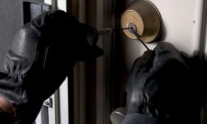 Furto-alla-dicarica-di-Ghemme-rubano-condizionatori-e-l-erogatore-di-carburante-583ea45ab30ff1-650x468-420x252