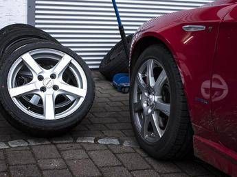 Gomme invernali e catene da neve: cosa dice la normativa