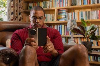 Honor Magic V5 e l’ansia da batteria con una sfida da record