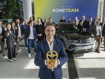 Opel Mokka GSE conquista il Volante d’Oro 2025