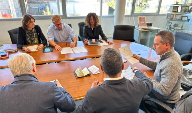 Siglato l’accordo per l’asilo Donini tra Comune, sindacati e cooperativa