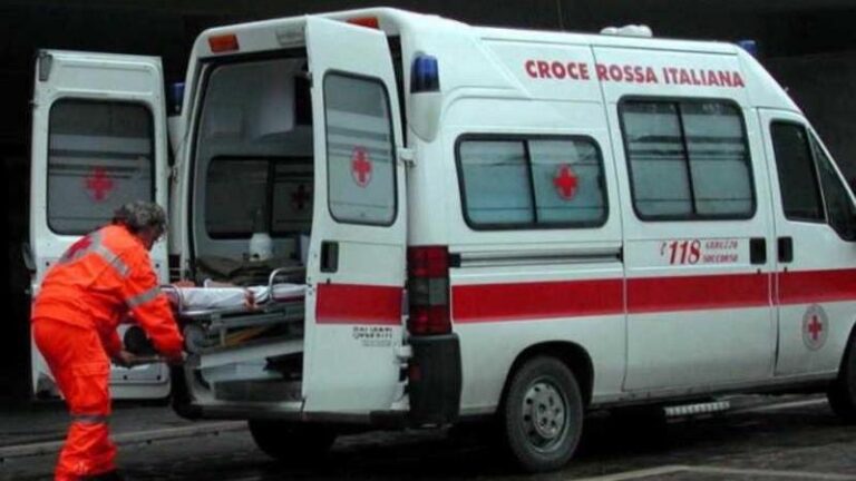 Rivoli, 32enne aggredisce medico, guardie e carabiniere all’ospedale