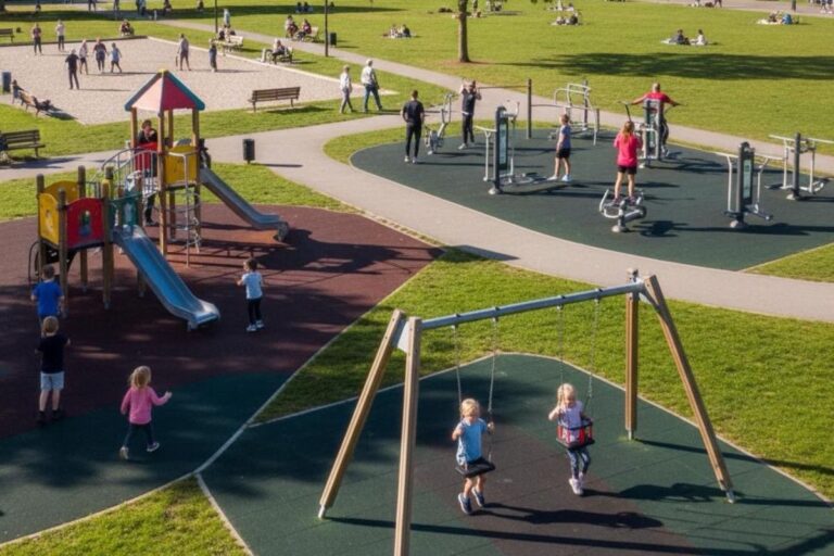 Rivoli investe sui quartieri: nuovi spazi gioco, fitness e sport nei parchi cittadini