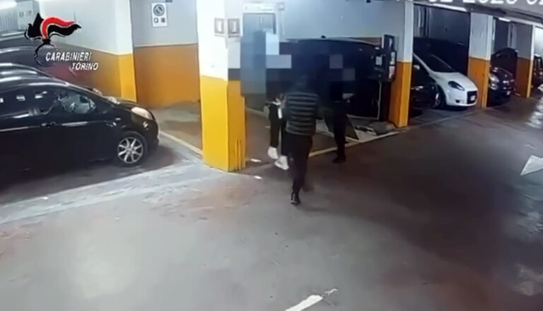 Rivoli, vandali nel parcheggio sotterraneo