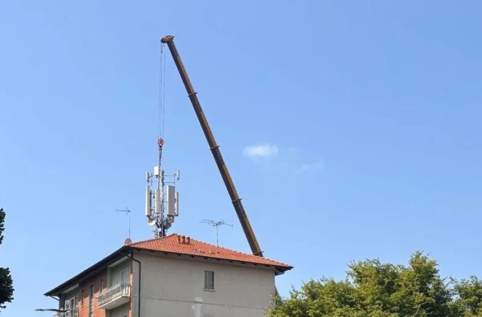 Rivoli, Fratelli d’Italia lancia l’allarme: «Preoccupati per le nuove antenne 5G, vogliamo chiarezza»